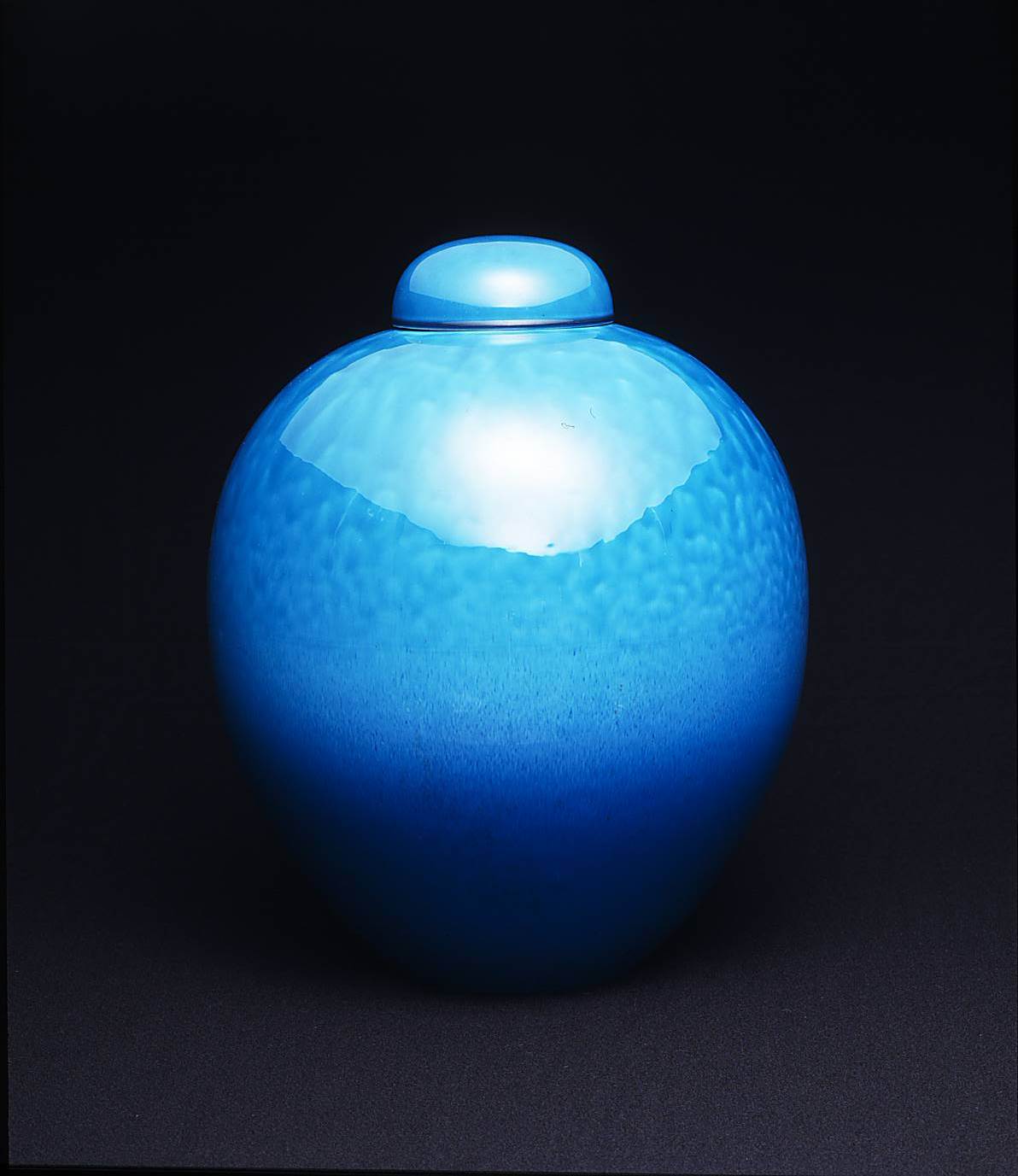 国立セーヴル製陶所　《蓋付き壺「ラパンNo.21」》 1925-27年　東京都庭園美術館蔵