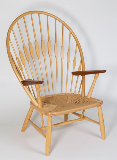 ハンス・ヴィーイナ[ウェグナー] 椅子 JH550〈ピーコックチェア〉 1947年 ヨハネス・ハンスン　個人蔵 photo: Michael Whiteway